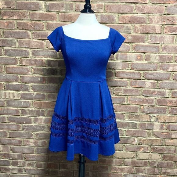 Francesca’s Navy Fit & Flare Dress Size Medium - Picture 2 of 8